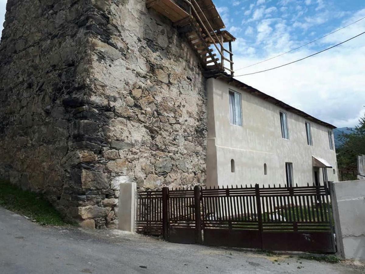 Hotel Guesthaus King Seti à Mestia Extérieur photo